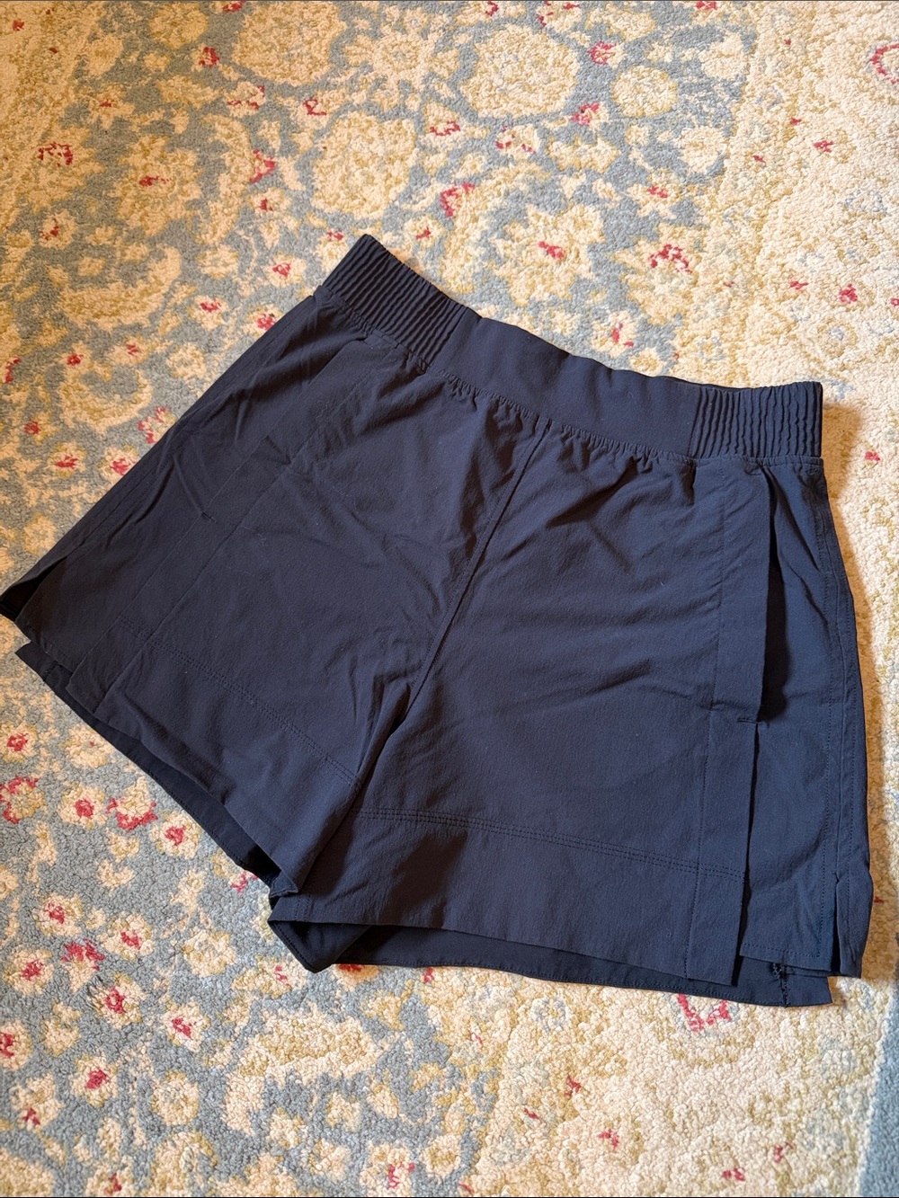 lululemon athletica black Elastic-Waist Athletic Shorts